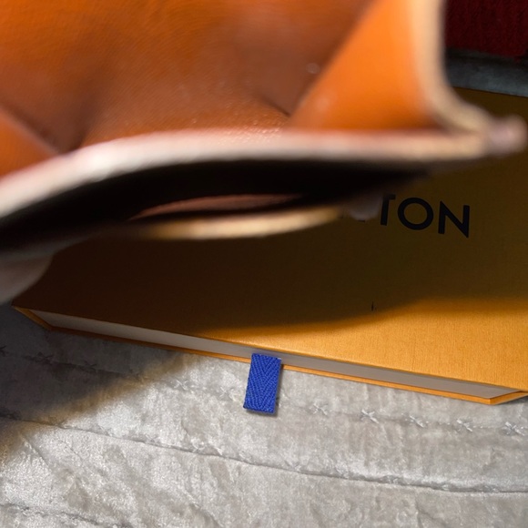 Louis Vuitton preloved cigarette case excellent condition comes with box . - Picture 3 of 10